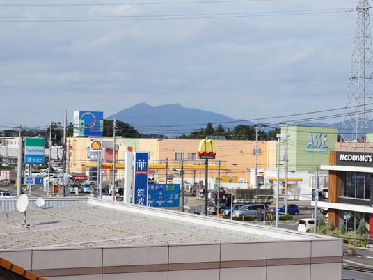 山並みと街の景色
