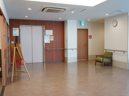清潔でゆったりしたロビー