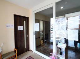 エントランスの明るい様子