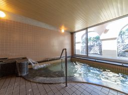 明るい温泉浴場