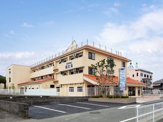 広々とした建物の外観