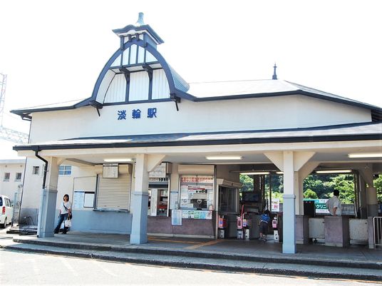 和風の駅舎外観