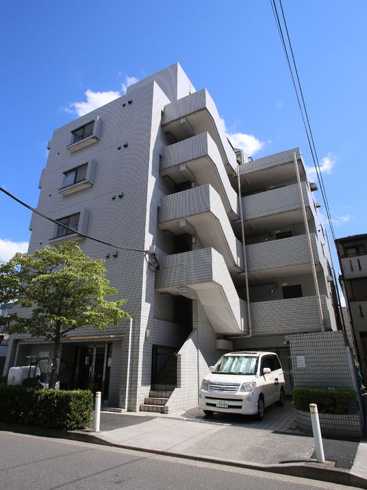 現代的な建物の外観