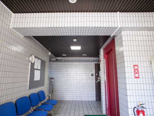 入口付近の待合スペース