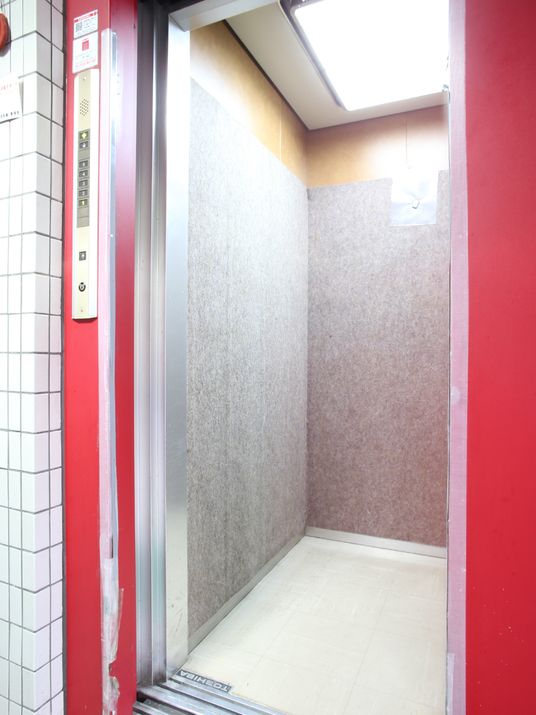 バリアフリーのエレベーター