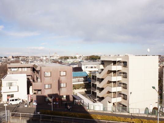 建物の外観と周辺環境