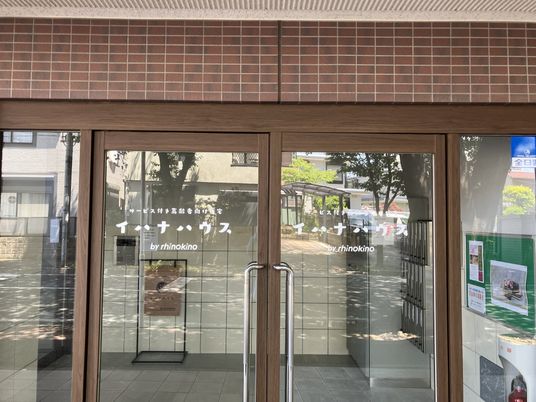 明るいエントランスホール
