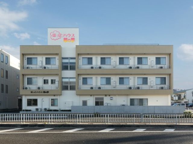施設の外観写真 外観 明るくてモダンな建物が印象的です。地域に根差したエネルギッシュな職場をお求めの方に適しています。