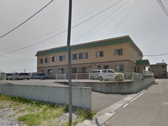 広々とした外観の建物