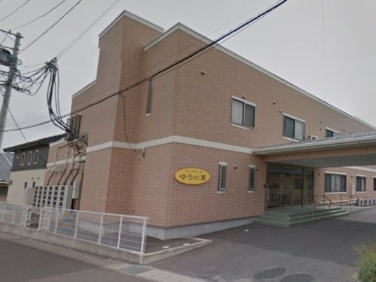 落ち着いた外観の建物