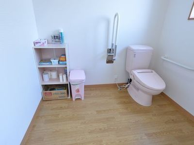 清潔なトイレの一室