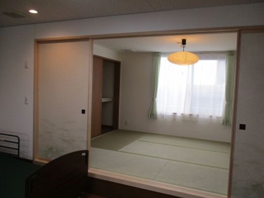 明るい和室の居室