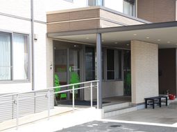 清潔感あるエントランス