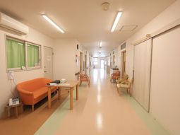 明るい廊下の様子