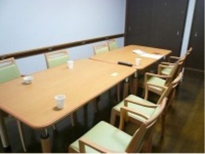 会議室のテーブルと椅子