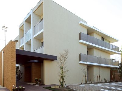 現代的な建物の外観