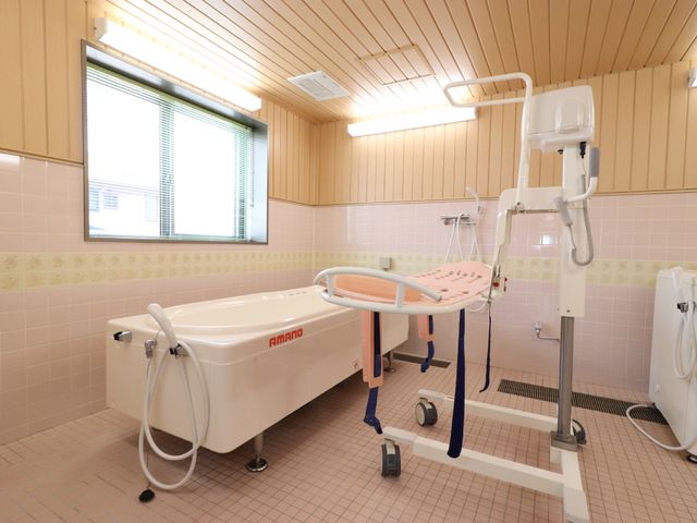 清潔な浴室の設備 浴室 バリアフリー設計で安全な浴室です。快適な入浴をサポートします。