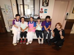 スタッフの集合写真