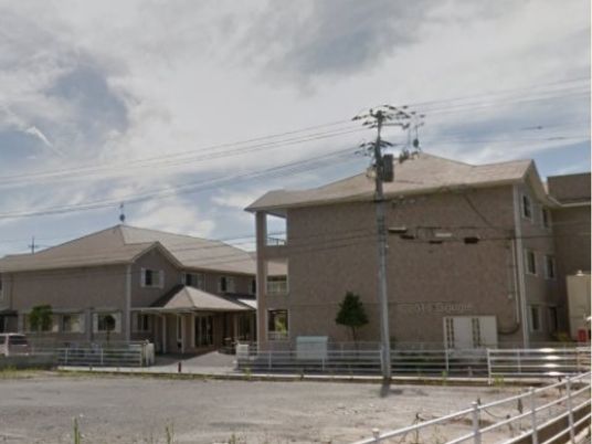 広々とした施設の外観