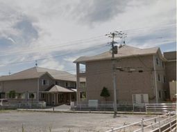 広々とした明るい施設外観