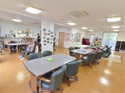 明るい共有スペースの様子