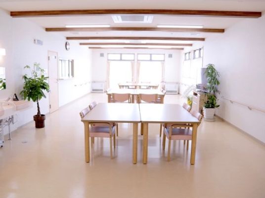 明るく清潔な食堂