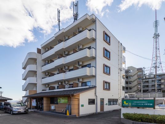 多階層の建物外観