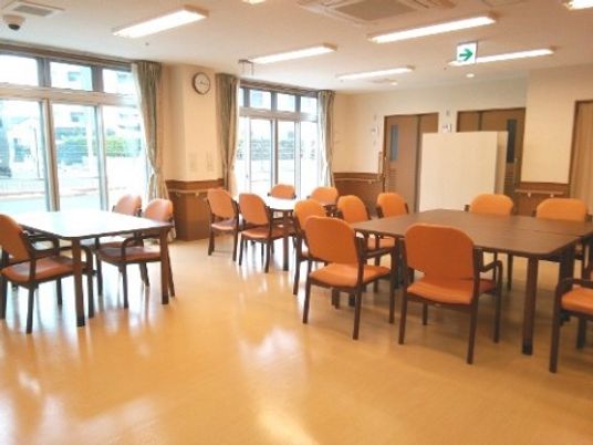 明るいダイニングルーム