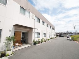 清潔なエントランス外観