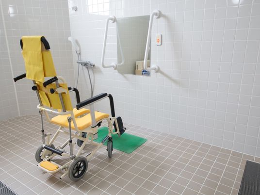 車椅子対応の浴室
