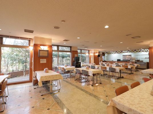 明るい空間の食堂