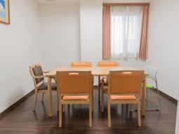 シンプルなダイニング