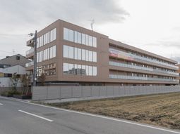 多階層の建物外観