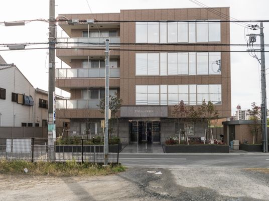 現代的な建物の外観