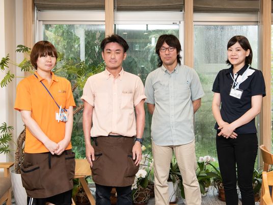 スタッフ全員の集合写真