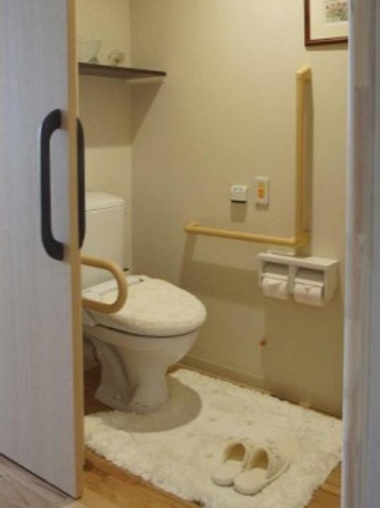 手すり付きトイレ空間