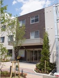 清潔感のある建物エントランス