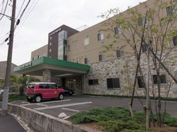 広々した建物のエントランス