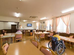 広々とした共有ダイニング