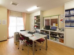 明るいスタッフルーム