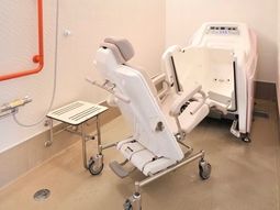 配慮された浴室設備