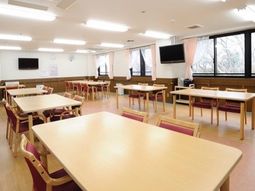 広々とした共用ダイニング