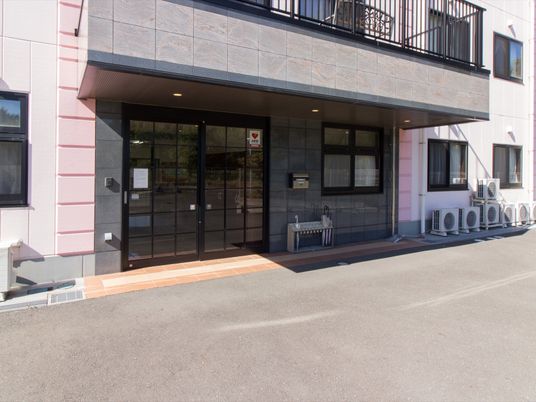 清潔な建物のエントランス