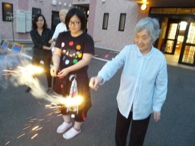 花火を楽しむ利用者様