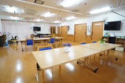 明るい食堂の様子