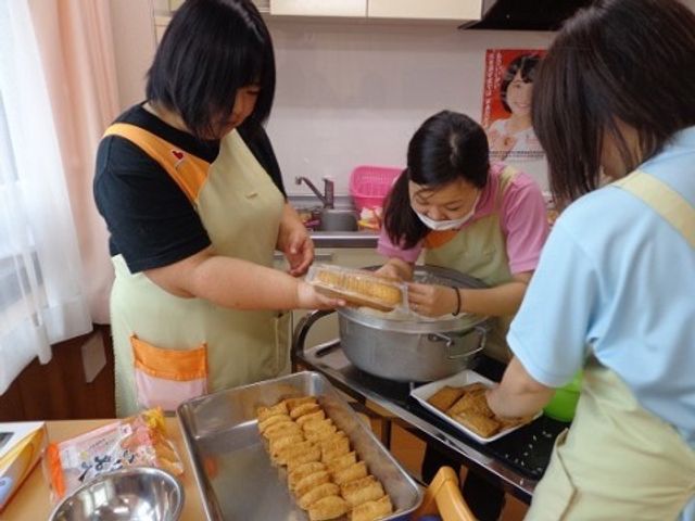 調理中のスタッフ活動