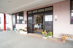 明るく清潔なエントランス