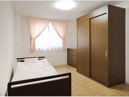 明るい居室の様子