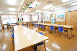 ダイニングルームの明るい様子