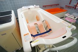 バリアフリー設計の浴槽